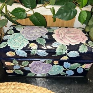 1980s Chinoiserie Lidded Jewelry Trinket Box Pink Lavender Rose Design